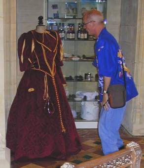 M Rius dans le Chateau de Fontaine Henry