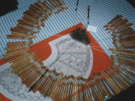  Les premiers fuseaux sur la pointe de l'&eacute;ventail : Claudette Bouvot- 31ko