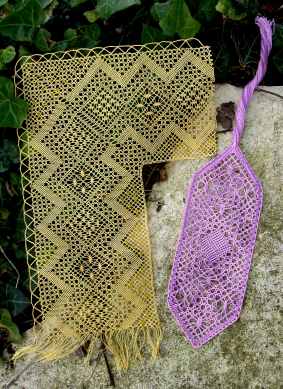 carr� torchon et signet 