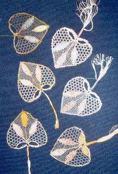 dentelles polychromes r&eacute;alis&eacute;es au stage