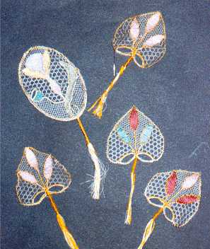 dentelles polychromes r&eacute;alis&eacute;es au stage