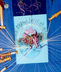 dentelles polychromes r&eacute;alis&eacute;es au stage